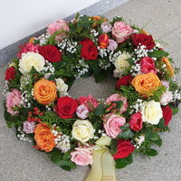 Kranz mit bunten Rosen von Ingrids Blumenhaus